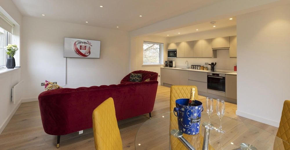 undefined CH Apt 12 2bed in Bath 3