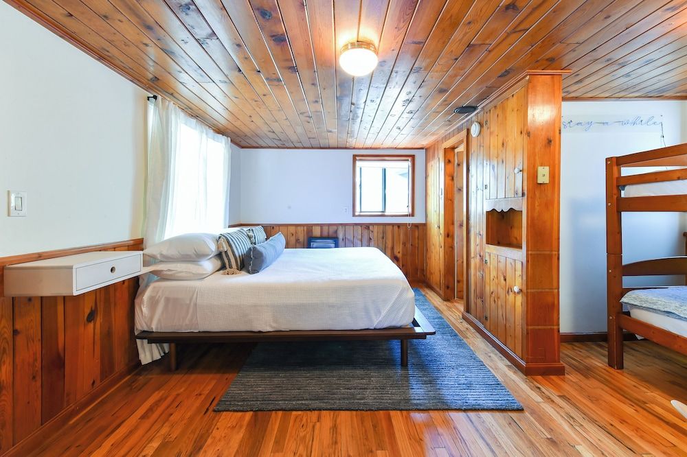 Corduroy Boutique Lodge Cabin, Multiple Beds