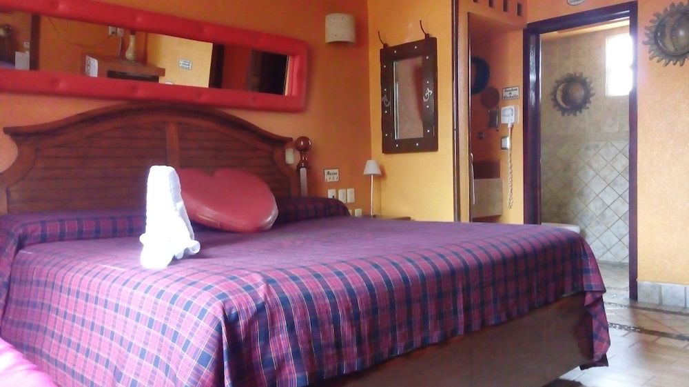 Hotel Real Azteca Traditional Double Room 8