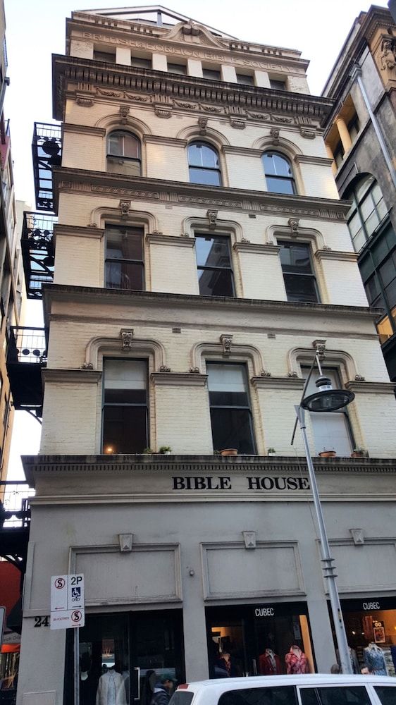 undefined StayCentral - Little Paris (Melbourne CBD) 4