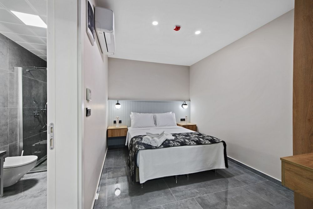 Superior Suite, King and Sofa Bed, Pool Access