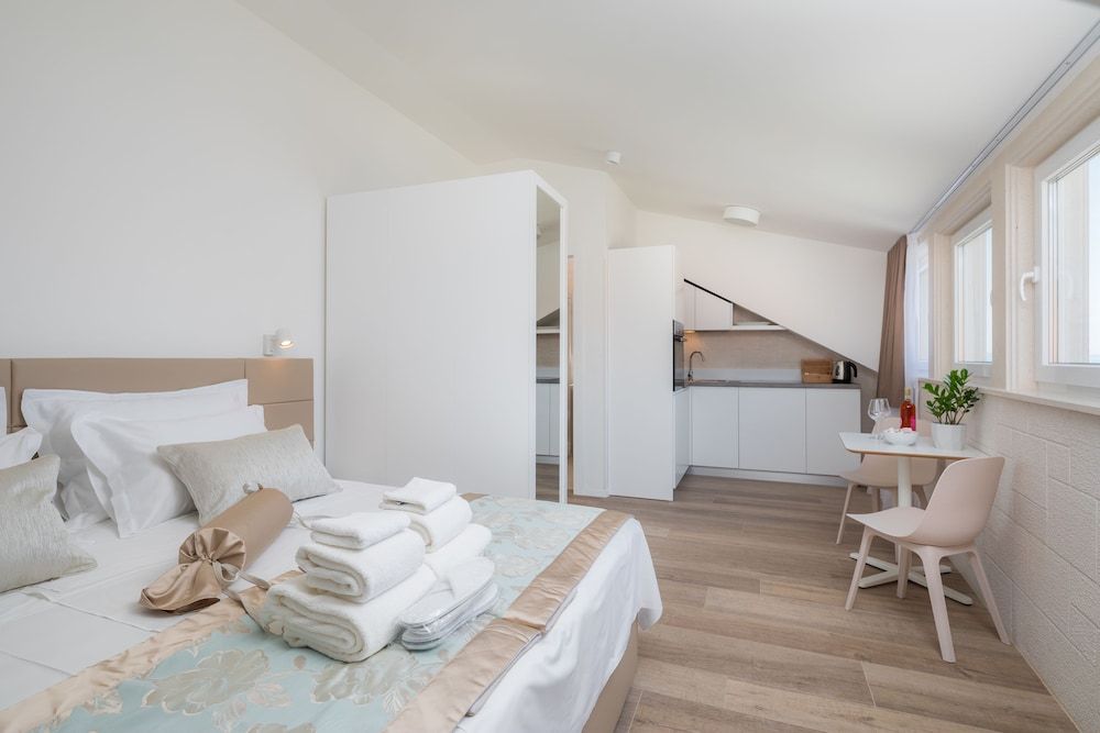 Mediterra residence Studio, Sea View 4