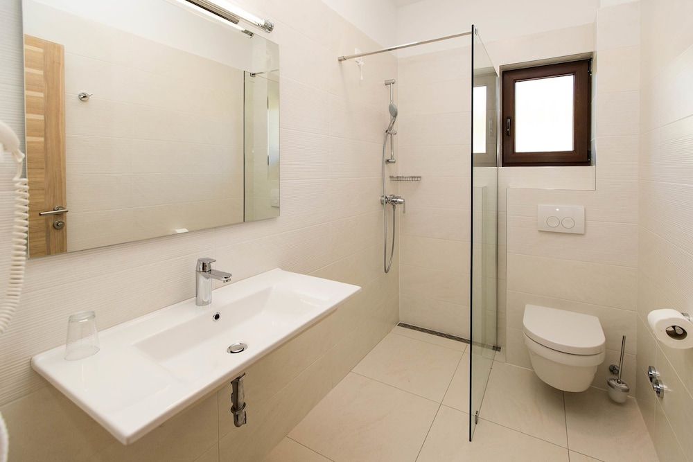 Pansion Preza Family Room, Balcony 6