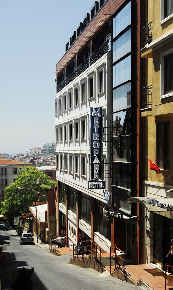 undefined Taksim Metropark Hotel 4