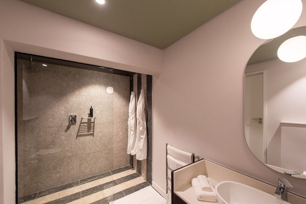 The Feather Hill Boutique Hotel Deluxe Room 3