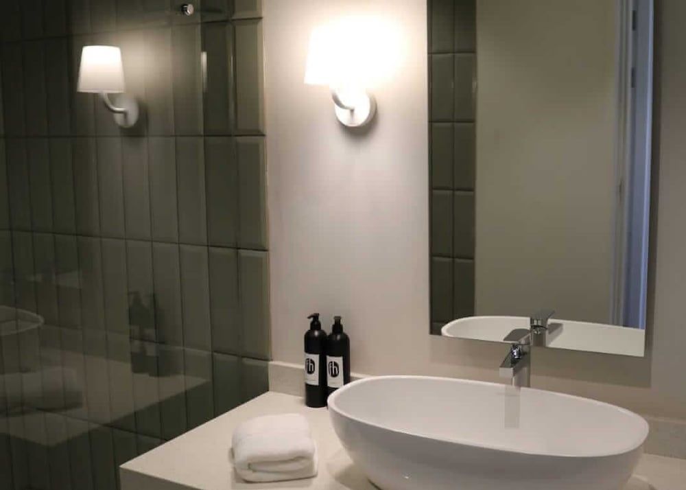 The Feather Hill Boutique Hotel Deluxe Room 5