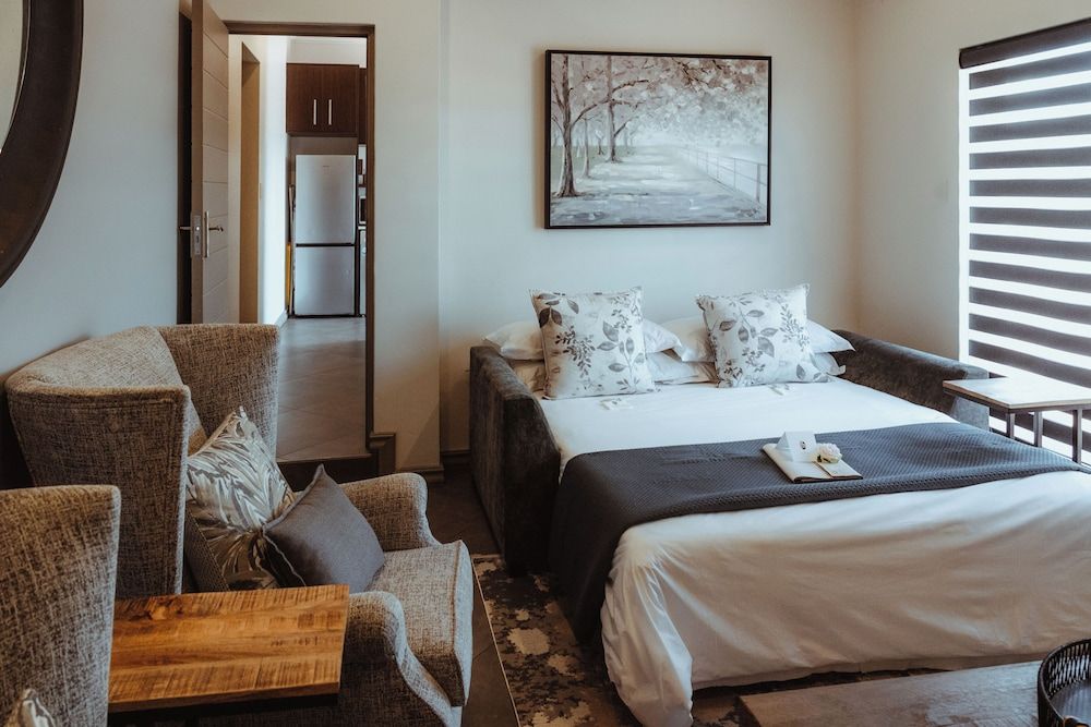 The Feather Hill Boutique Hotel Family Room 3