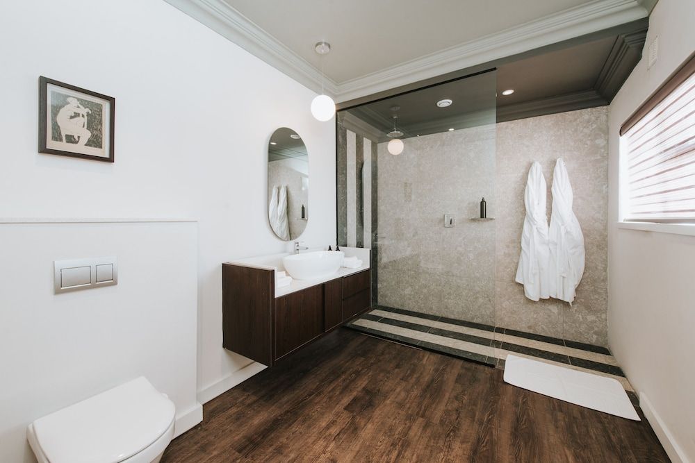 The Feather Hill Boutique Hotel Deluxe Room 4