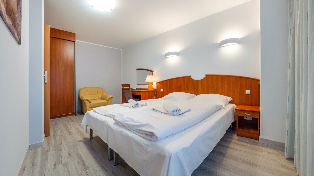 Apartment (D 12)
