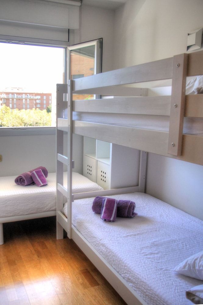 Suitur Barcelona  Olympic Apartment, 2 Bedrooms, Balcony 9