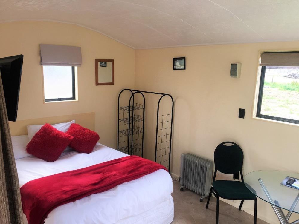 Otorohanga Kiwi Holiday Park Ensuite Unit 2