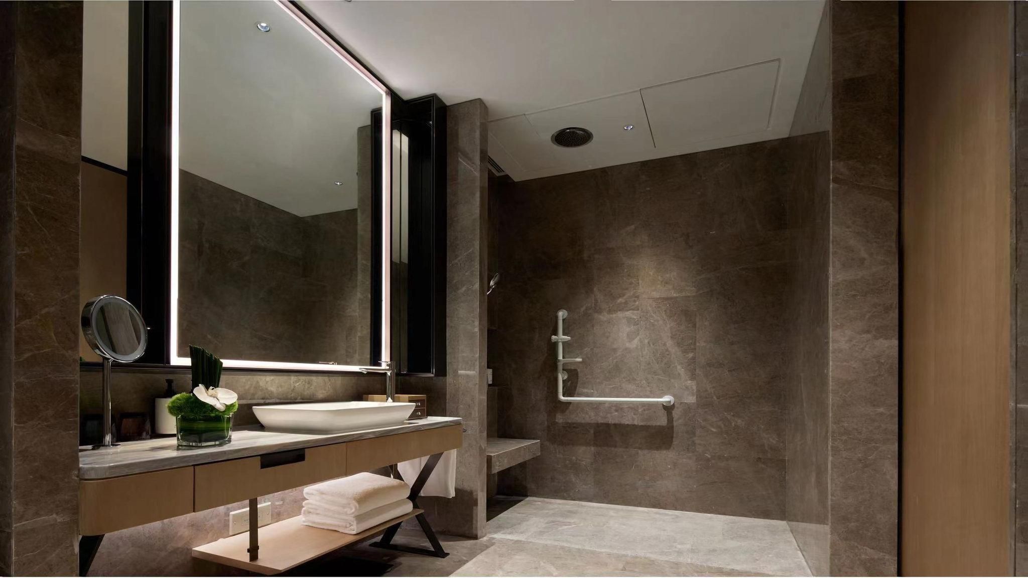 1 King Mobile Access Roll in Shower