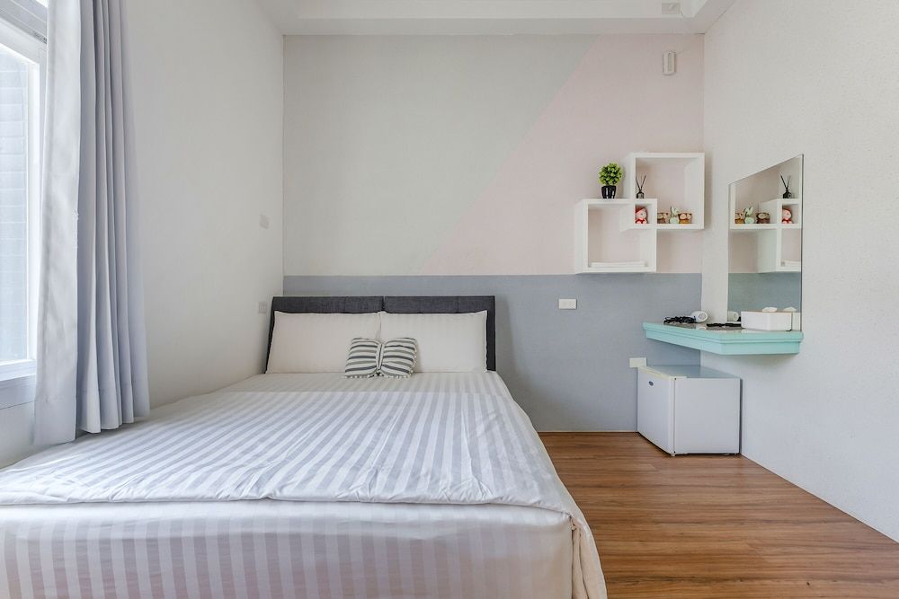 Standard double room with shared bathroom