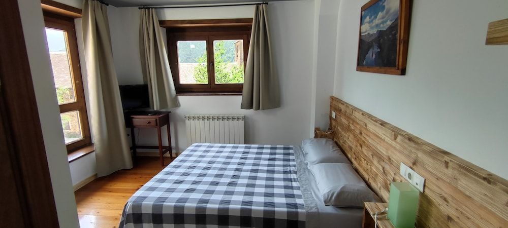 Hotelet de Betlan Standard Double Room, Mountain View 4