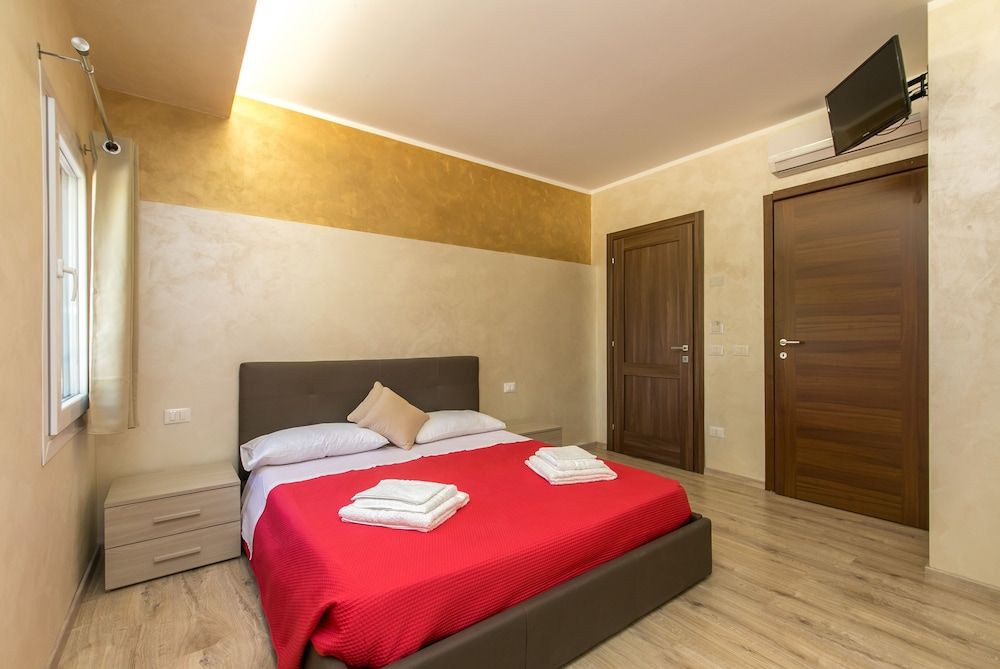 Deluxe Room (Room 4)
