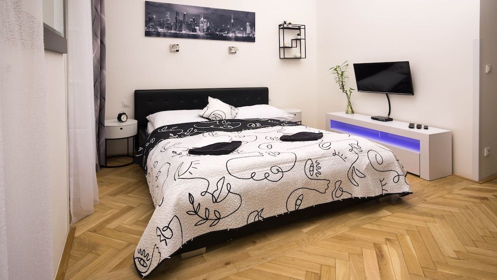 undefined Black & White Apartment by Wenceslas Sq. 9