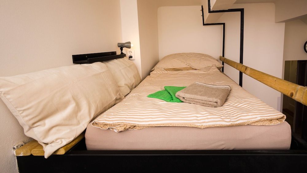 Flying Bed Apartment close to Castle Classic Studio, City View 4