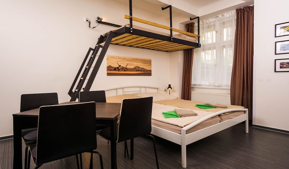 undefined Flying Bed Apartment close to Castle 7