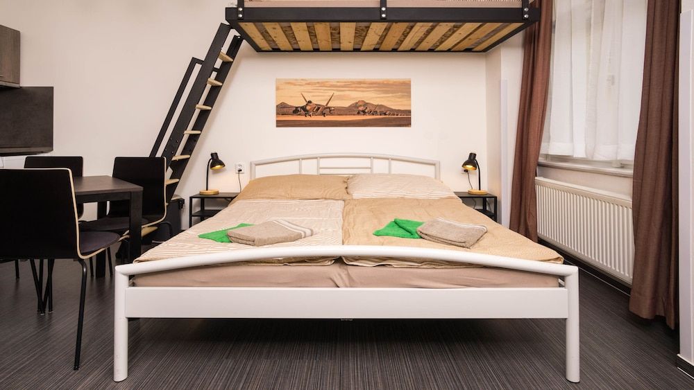 undefined Flying Bed Apartment close to Castle 8