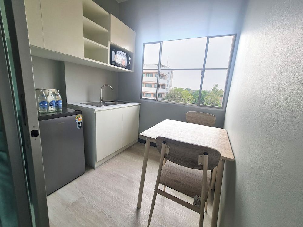 Fullroom 77 Srinakarin Comfort Triple Room 5