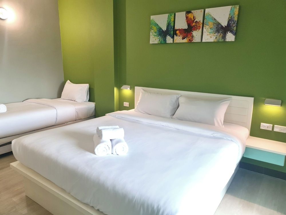 Fullroom 77 Srinakarin Comfort Triple Room