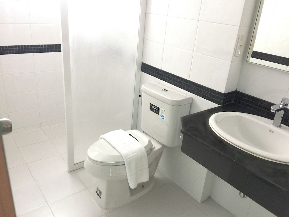 Fullroom 77 Srinakarin Comfort Triple Room 3