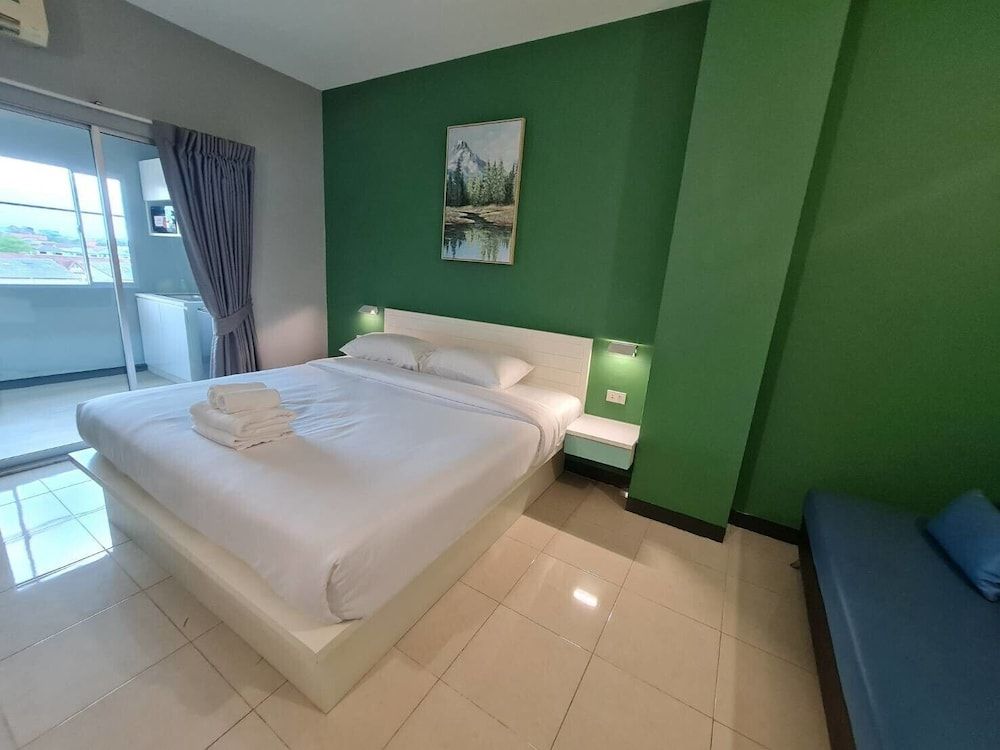 Fullroom 77 Srinakarin Family Suite, Connecting Rooms 3