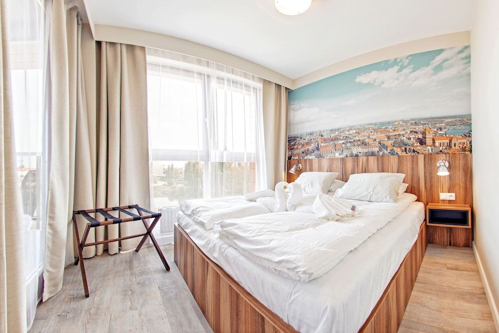 Apartment, River View (214a)