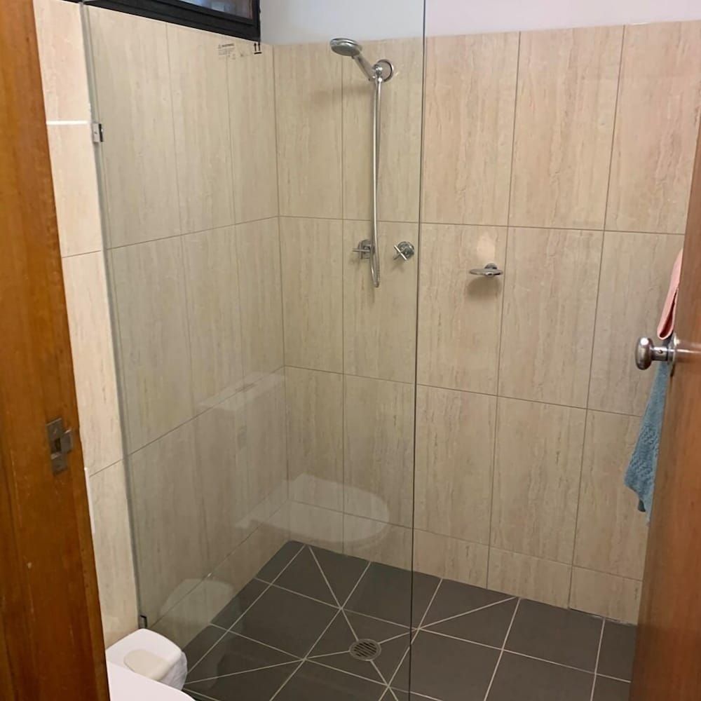 Finley Motel Twin Room 5