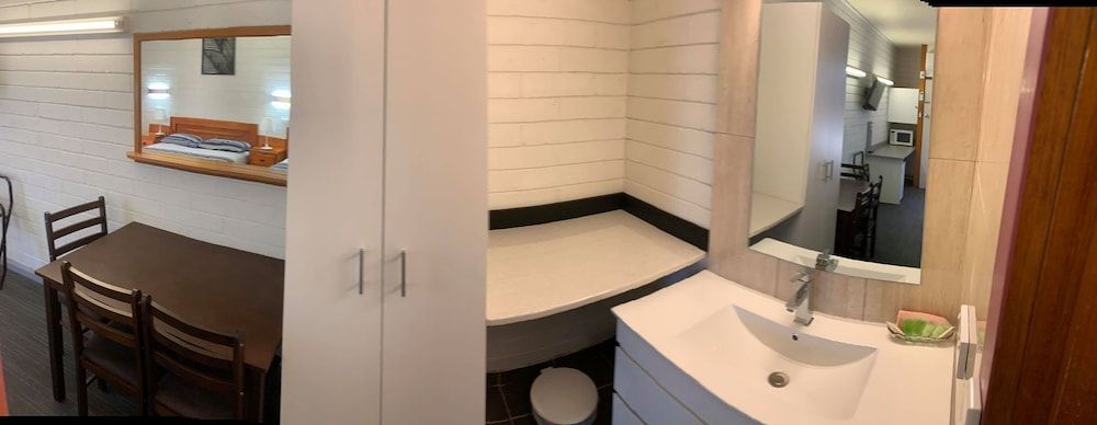 Finley Motel Family Room 3