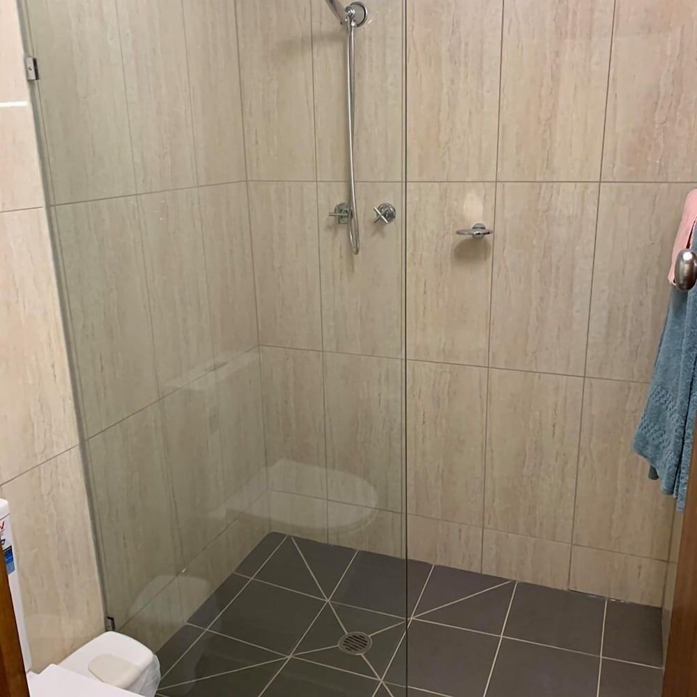 Finley Motel Twin Room 4