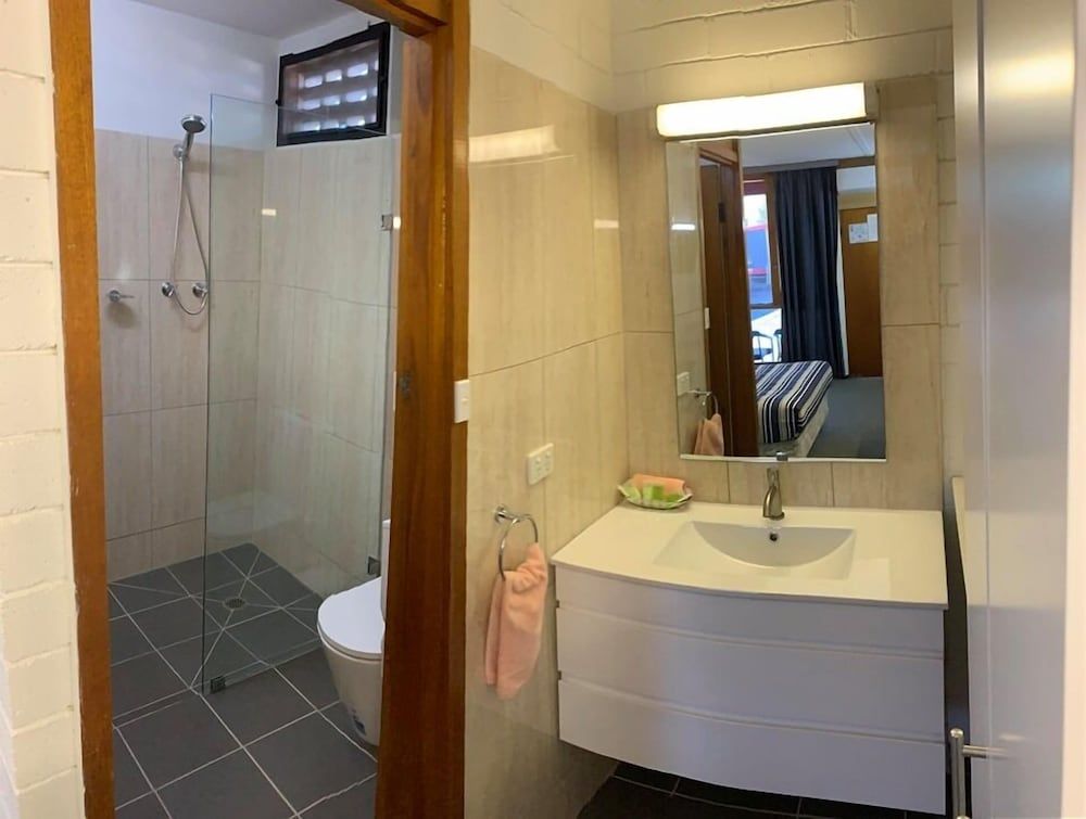 Finley Motel Twin Room 6