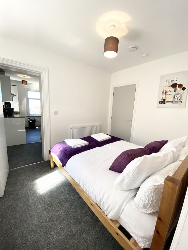 Cherry Property - Hornby Road Standard Apartment, Ensuite (Grape Suite ) 2