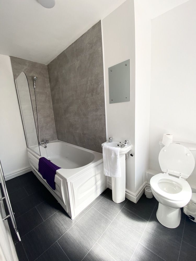 Cherry Property - Hornby Road Standard Apartment, Ensuite (Grape Suite ) 4