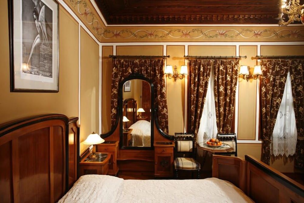 Old Legends Antique Double Room, City View, Garden Area 4