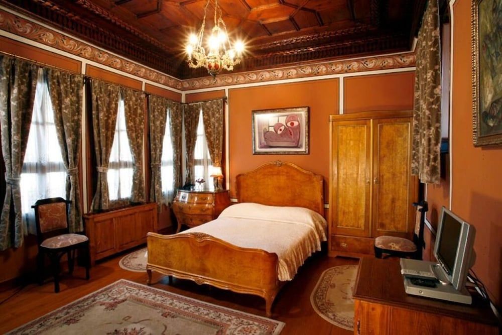Old Legends Antique Double Room, City View, Garden Area