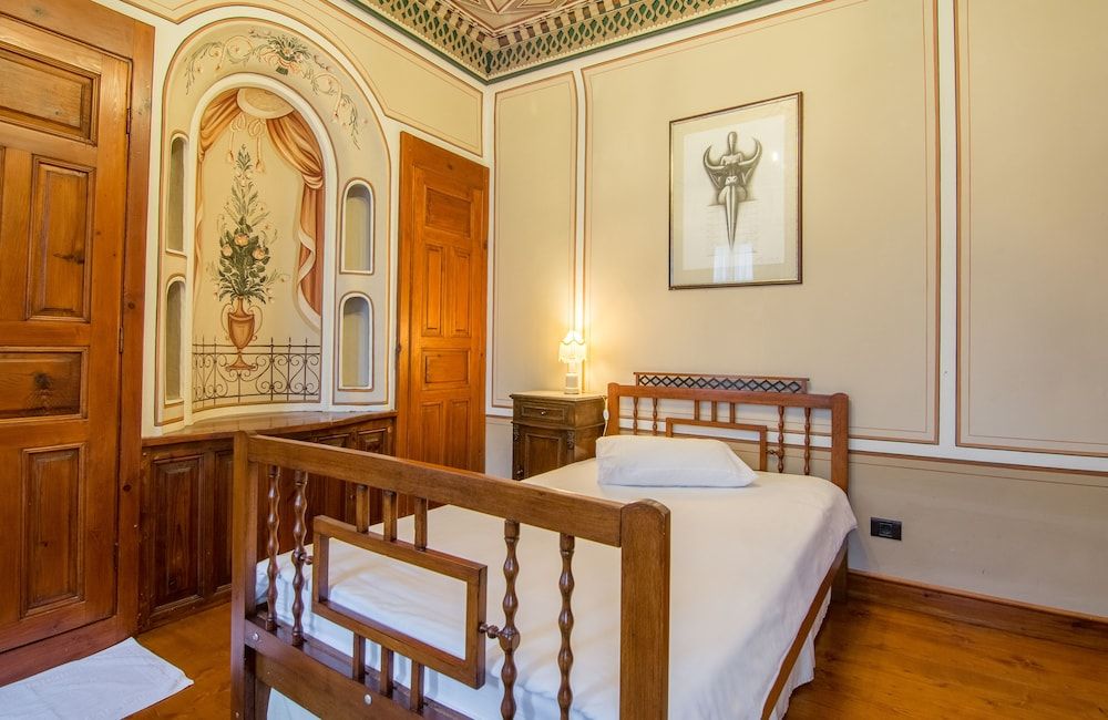 Old Legends Antique Single Room, Garden View 3