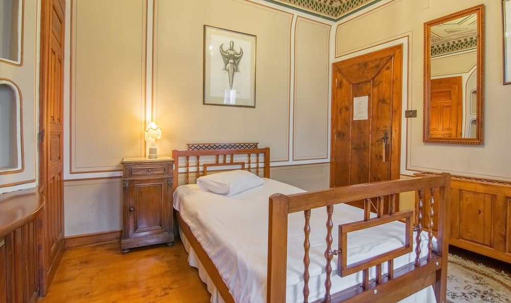 Old Legends Antique Single Room, Garden View 2