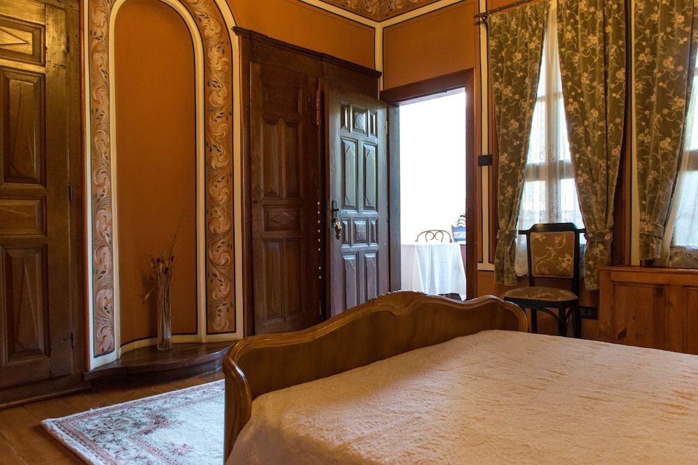 Old Legends Antique Double Room, City View, Garden Area 15