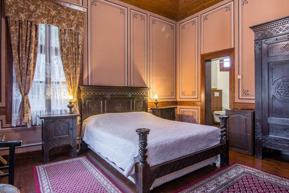 Old Legends Antique Double Room, City View, Garden Area 5