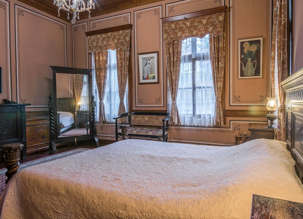 Old Legends Antique Double Room, City View, Garden Area 13