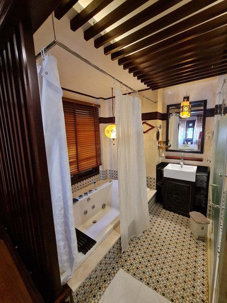 Long Life Riverside Hotel & Spa Deluxe Room, Pool View 3