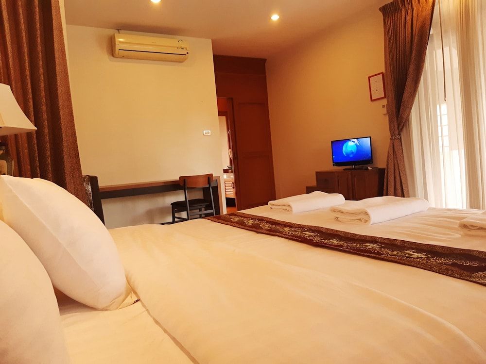 Punnapha Pool Villa Pattaya 4-Bedroom Pool Villa 5