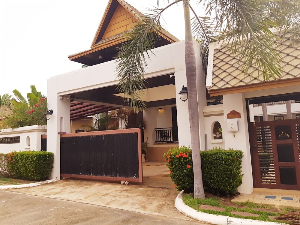 undefined Punnapha Pool Villa  Pattaya 2