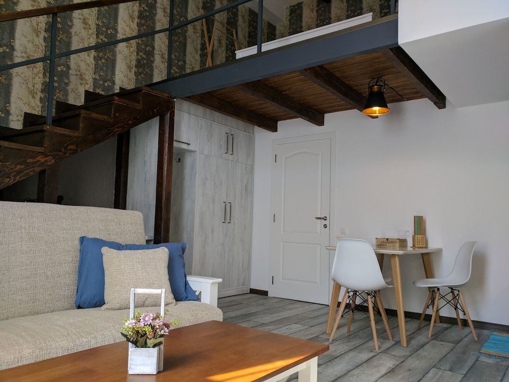 Cozy Studios on Freedom Square Luxury Studio, Kitchen, Courtyard View 33