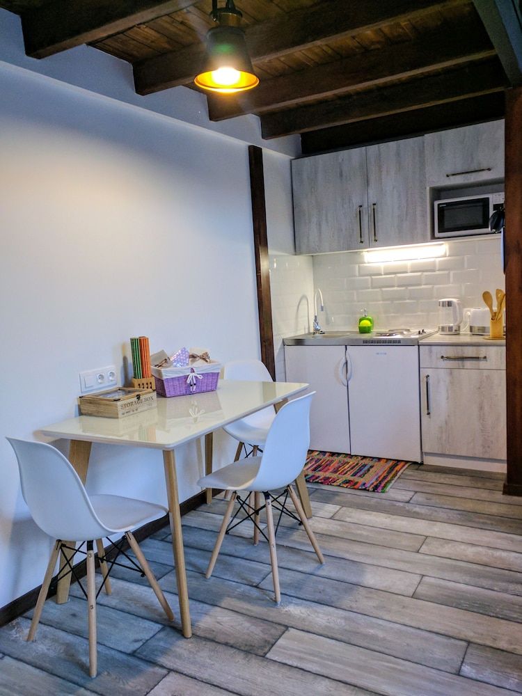 Cozy Studios on Freedom Square Luxury Studio, Kitchen, Courtyard View 42