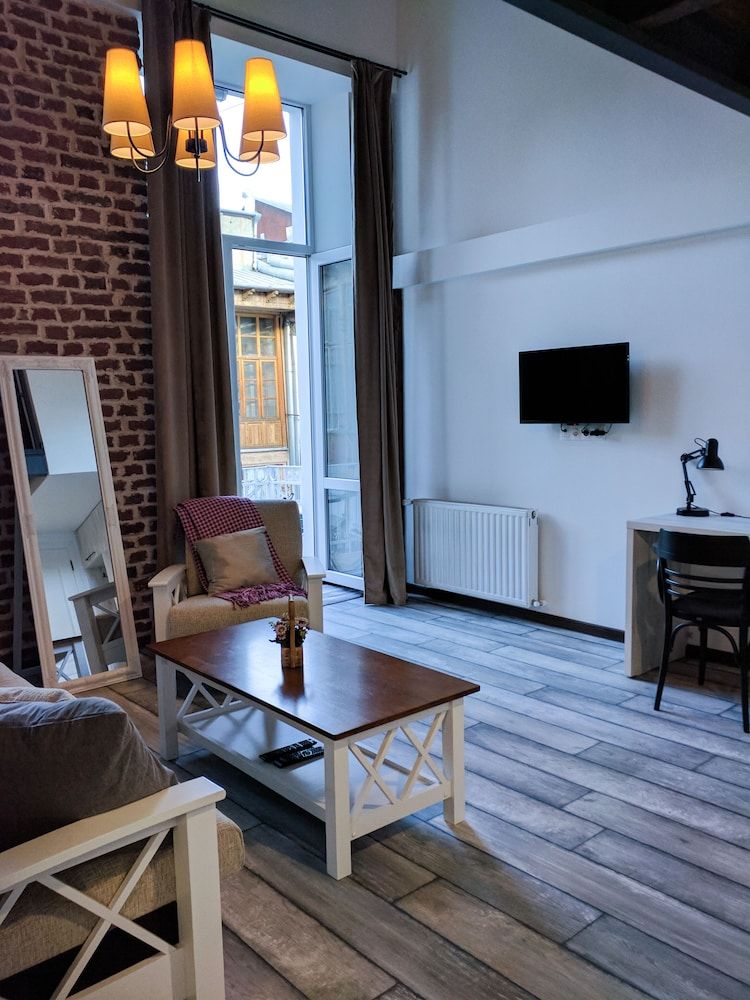 Cozy Studios on Freedom Square Luxury Studio, Kitchen, Courtyard View 63