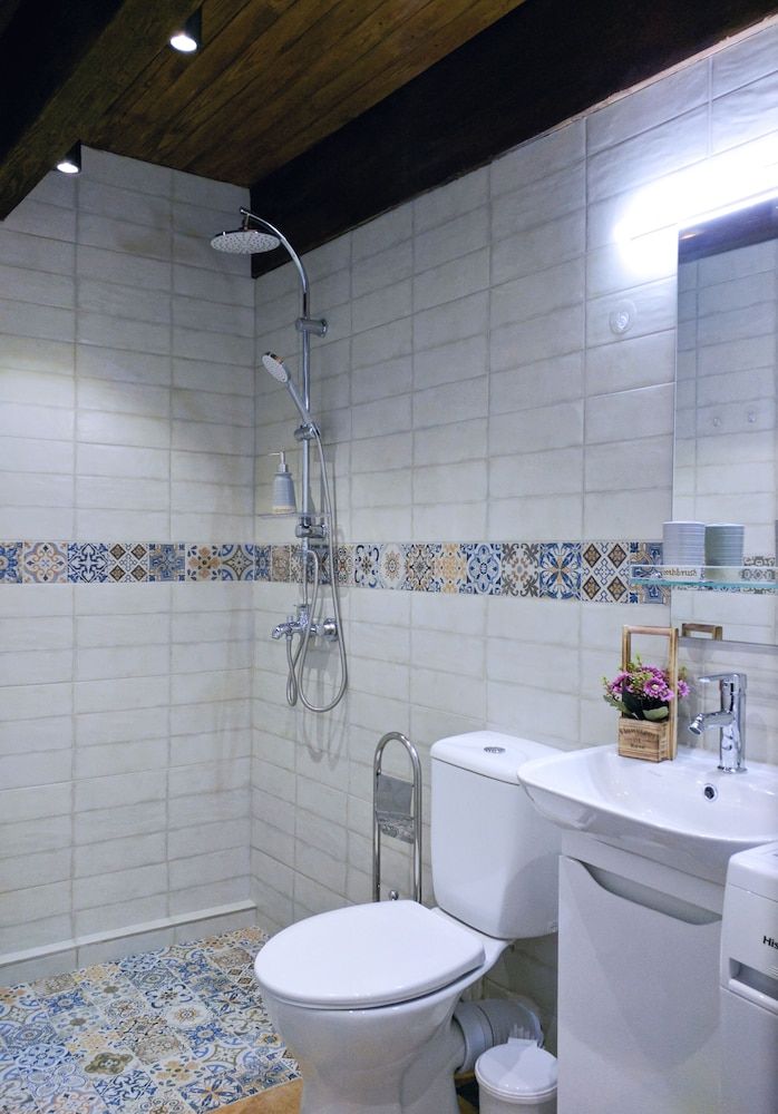 Cozy Studios on Freedom Square Luxury Studio, Kitchen, Courtyard View 38