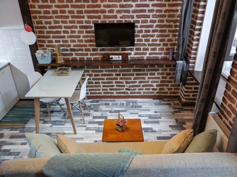 Cozy Studios on Freedom Square Luxury Studio, Kitchen, Courtyard View 56