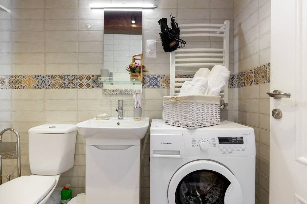 Cozy Studios on Freedom Square Luxury Studio, Kitchen, Courtyard View 21